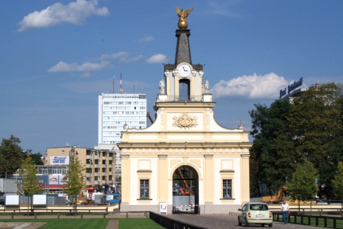 Brama Pałacu Branickich czeka na remont