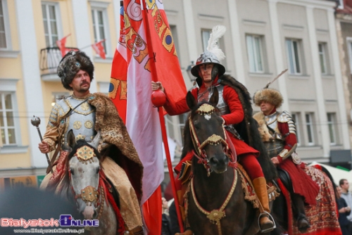 Husaria, Tatarzy, konie. Rynek Kościuszki jak przed XVII-wieczną bitwą [ZDJĘCIA]
