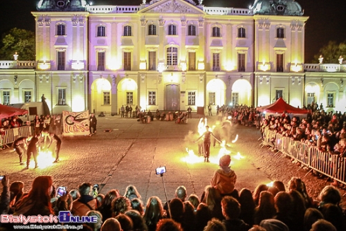 Iluminacje, fireshow, instalacje w parku. Tłumy osób na Lumo Bjalistoko [ZDJĘCIA]