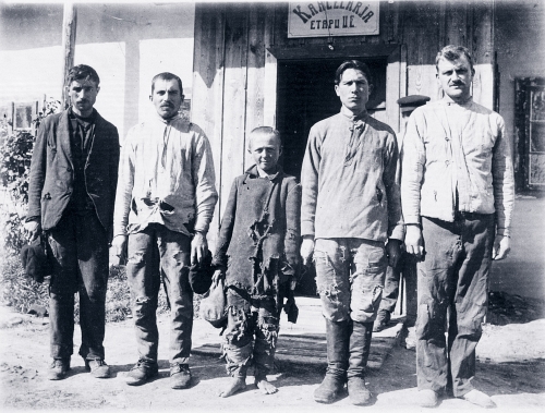 Historyczne zdjęcia, znani pisarze. Oryginalny projekt Muzeum Wojska