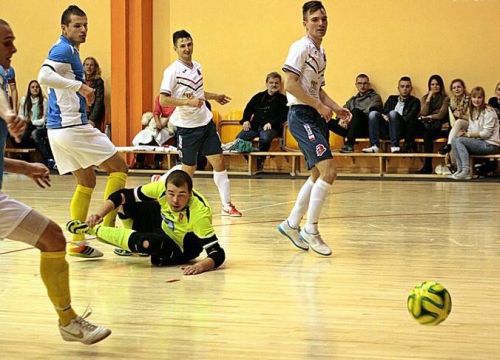 Futsal. MOKS i Helios pną się w górę tabeli