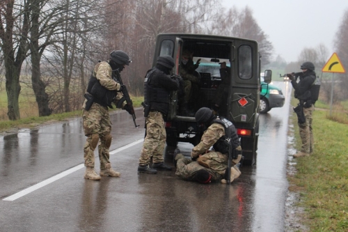 Atak uzbrojonych cudzoziemców - w Podlaskiem są ćwiczone takie scenariusze