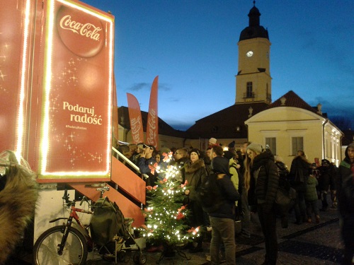 Tysiące białostoczan przyszło zobaczyć świąteczną ciężarówkę Coca-Coli