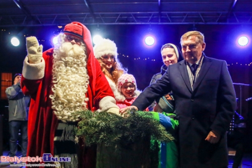 Białystok świętował mikołajki jak nikt! Tłumy maluchów spotkały się z prawdziwym Św. Mikołajem [ZDJĘCIA]