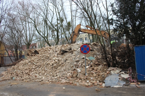 Budynek przy ul. Liniarskiego 1a wyburzony. Będzie tam parking