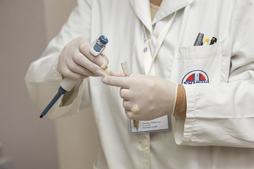Wielu Polaków nie ufa lekarzom – wolą leczyć się sami