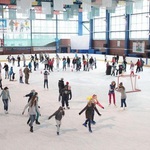Ferie na sportowo. Pływalnie, lodowisko, trampoliny i turniej piłkarski [INFORMATOR]