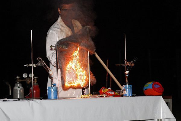 Chemiczne podróże w czasie. Zapisz swoje dziecko na darmowe zajęcia