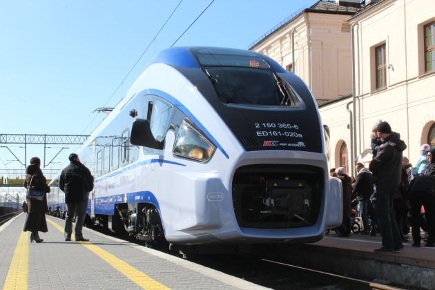 Bezpłatne przejazdy pociągiem PesaDart przyciągnęły tłumy. PKP walczy o pasażera [ZDJĘCIA]