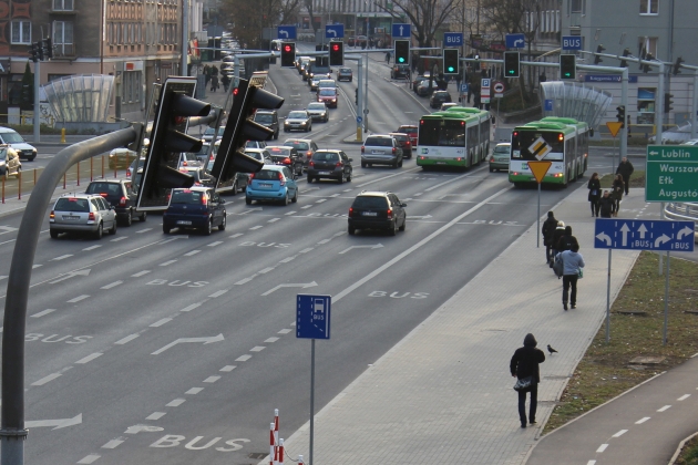 Buspas na ul. Sienkiewicza pozostaje. Zmieniła się sygnalizacja świetlna