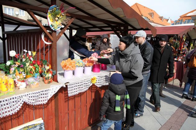 Jarmark pod Ratuszem. Przez kilka dni można kupić wielkanocne wyroby