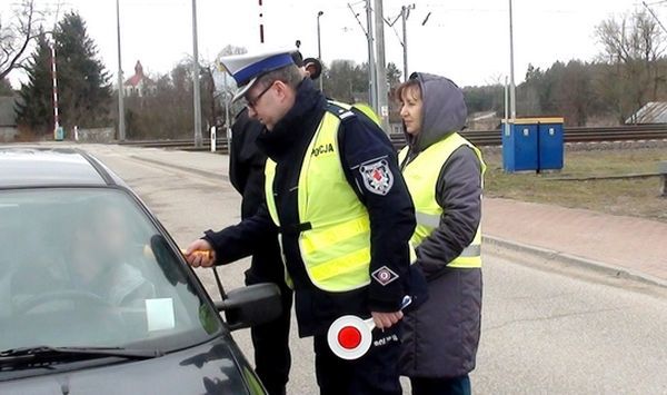 Akcja "Bezpieczny przejazd". 418 wykroczeń, 8 pijanych kierowców i 15 wniosków do sądu