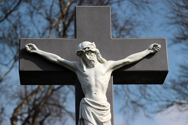 Wielki Piątek upamiętnia śmierć Jezusa na krzyżu. Obowiązuje ścisły post