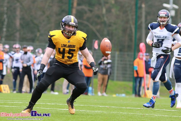 Futbol amerykański. Historyczny triumf Primacol Lowlanders nad Eagles [ZDJĘCIA]