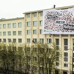 Baner na Ministerstwie Środowiska. Rozwiesili go aktywiści Greenpeace