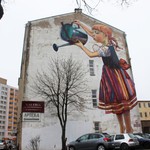 Dziewczynka z konewką ocalona. Minister chce chronić mural