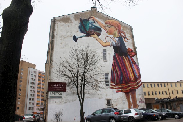 Dziewczynka z konewką ocalona. Minister chce chronić mural