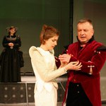 Zabawnie, ale nierówno. "Romeo i Julia" w nowej odsłonie