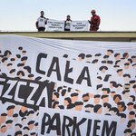 Aktywiści zeszli z dachu ministerstwa. Walka o Puszczę Białowieską trwa