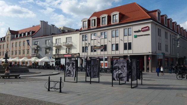 Plenerowa wystawa stanęła na Rynku Kościuszki