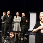 "Biała siła, czarna pamięć".  Ważny głos o współczesnej Polsce w Teatrze Dramatycznym