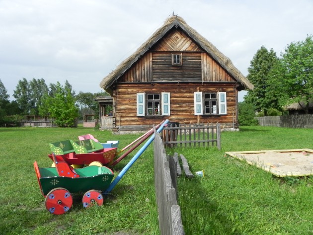 Piknik pod gruszą. Atrakcje w skansenie i wspólne ognisko