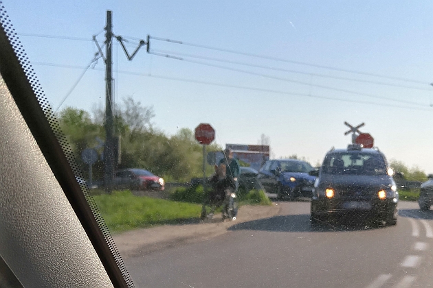 Mieszkańcy drugi rok walczą o przejście przez tory. Dla miasta nie jest to palący problem