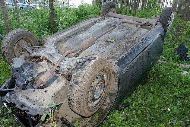 Auto dachowało, 10-latek trafił do szpitala 