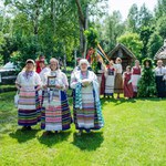 Kiermasz rękodzieła, degustacje i występy. Zielone Świątki w skansenie