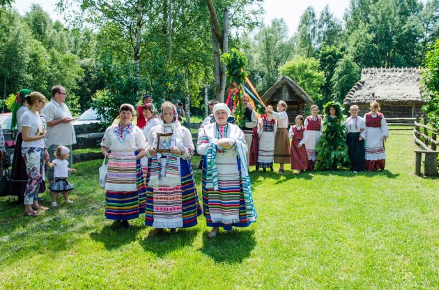 Kiermasz rękodzieła, degustacje i występy. Zielone Świątki w skansenie