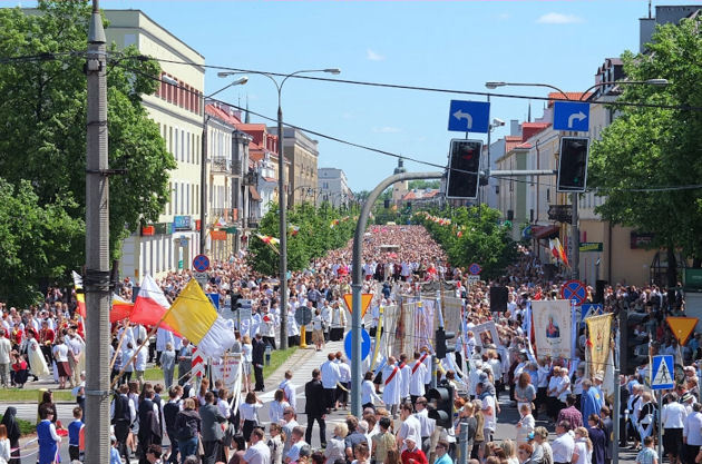 Wierni przejdą w procesjach. Dziesiątki ulic będzie wyłączonych z ruchu