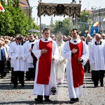 Boże Ciało. Białostoczanie wzięli udział w uroczystej procesji [ZDJĘCIA]