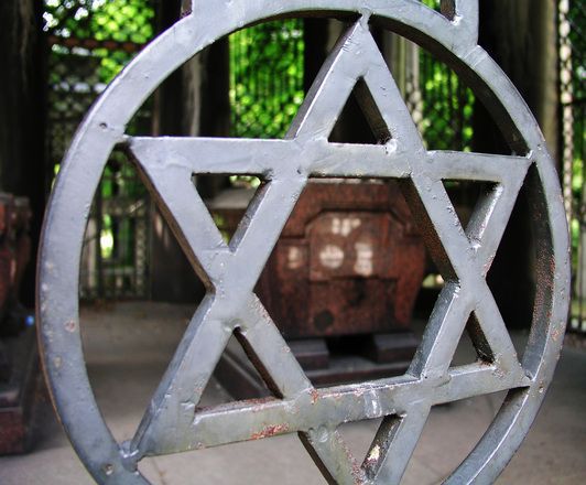 16-latek znieważył pomnik upamiętniający żydowski cmentarz