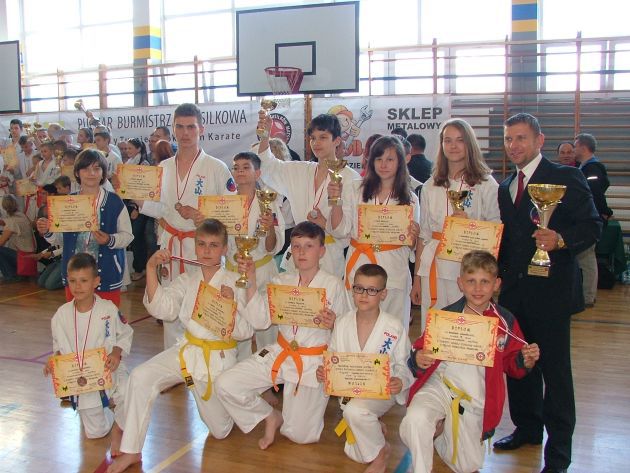 Młodzi karatecy rywalizowali w Wasilkowie. Grad medali dla białostoczan