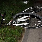 W rowerzystów wjechało rozpędzone auto. Nie żyje 36-letni mężczyzna