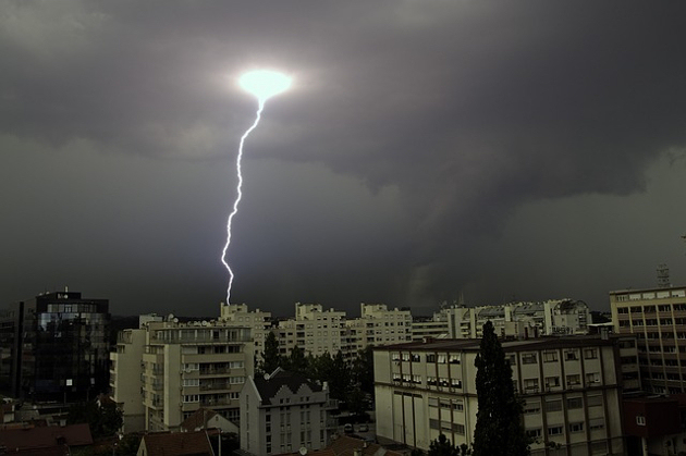 Synoptycy ostrzegają. Będą burze z gradem i silny wiatr