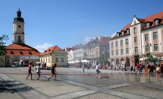 Nadchodzą upały. W centrum pojawiły się kurtyny wodne