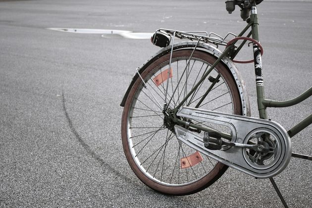 Piesi i rowerzyści są za mało bezpieczni. Jednym z powodów jest zły stan dróg 
