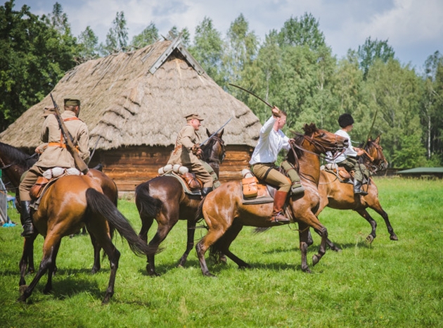 Dwa dni z kulturą Tatarów. W skansenie pokazy jeździectwa, strzelanie z łuku i degustacje