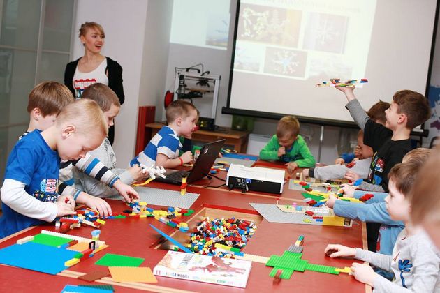 Kolorowe klocki przenoszą dzieci w świat bajek i robotów. Amerykański pomysł w Białymstoku