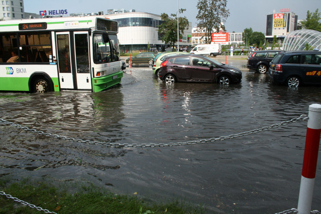 Po 10 minutach deszczu ulice w Białymstoku zostały zalane [ZDJĘCIA]