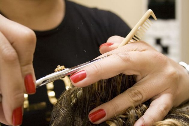 Napad na fryzjerkę w Wasilkowie. W obronie stanęła klientka 