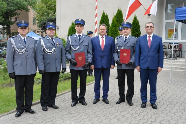 Uratował mężczyznę z płonącego mieszkania. Wcześniej pomógł tonącemu