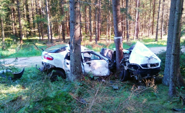 Tragiczny finał ucieczki przed policją. Nie żyją 2 osoby