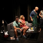 Polskie realia i dużo śmiechu. "Sąsiedzi" w Teatrze Dramatycznym