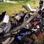 Śmiertelny wypadek drogowy. Zginęły dwie osoby, a porsche całkowicie rozpadło się