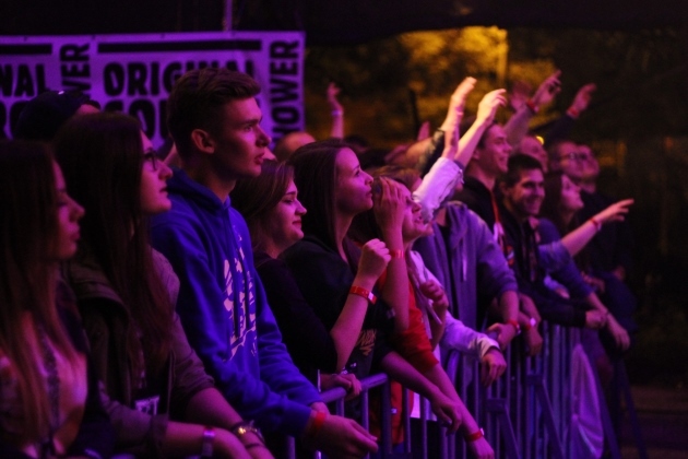 Up To Date Festival nie tylko na stadionie. Uczestników dowiozą specjalne autobusy [WIDEO]