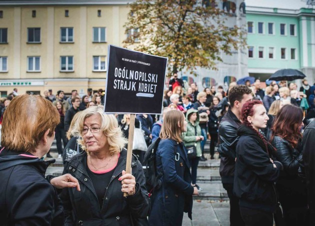 Przez Białystok przeszedł czarny protest. Kobiety nie chcą zaostrzenia prawa [ZDJĘCIA]
