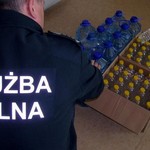 W ostatnich dniach były przypadki śmierci. Celnicy ostrzegają przed nielegalnym alkoholem