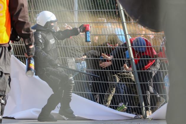 Rezerwy Jagiellonii zremisowały z Widzewem. Kibice gości starli się z policją